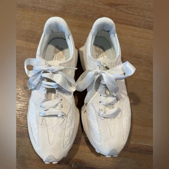 RARE New Balance 327 White Lace Sneakers - Picture 3 of 6